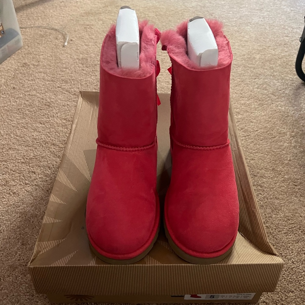 Brand new UGG they are a size 5 in kids but fir a size 7.5 woman